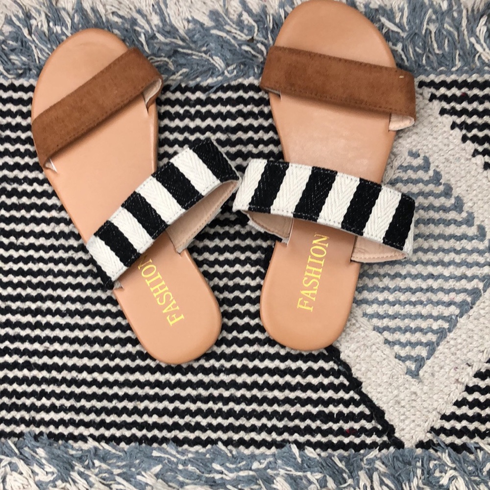 Brand new women’s size 7.5 sandals